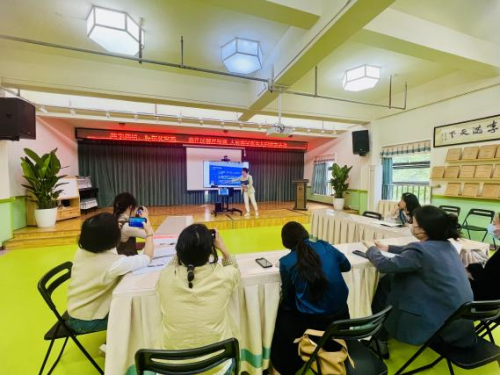 温江区柳岸锦城、天府游家渡幼儿园联合举办教育教学标准化学习交流活动