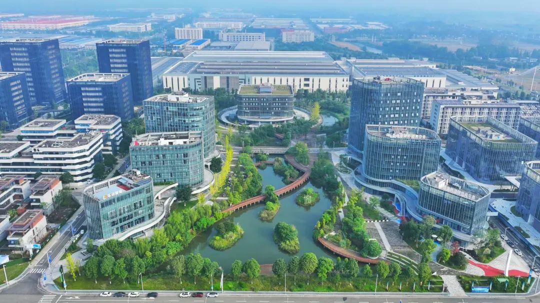 北斗厘米级定位“握手”成德线