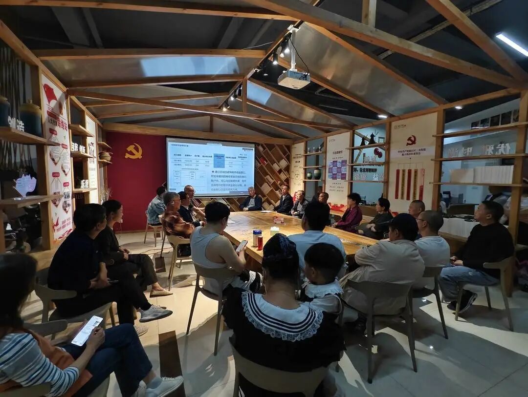 全程由业主“拍板”，成都这个超大小区告别16年“高龄”电梯